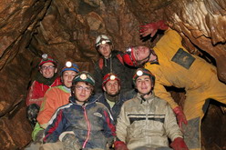 Jedna skupina v jeskyni Rasovna