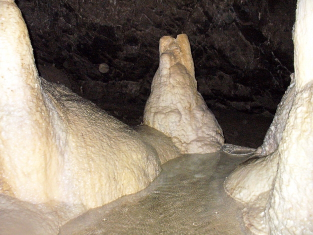 Jez�rko mezi kr�pn�ky